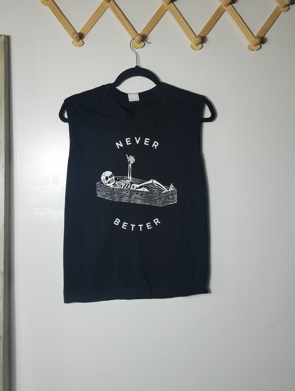 NEVER BETTER WOMEN'S BLACK GRAPHIC MUSCLE TEE SIZE SMALL